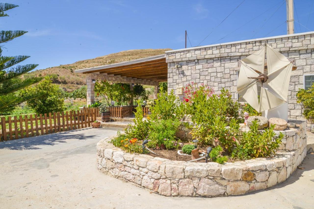 Emilia'S Little Farmhouses Agioi Anargyroi  ภายนอก รูปภาพ