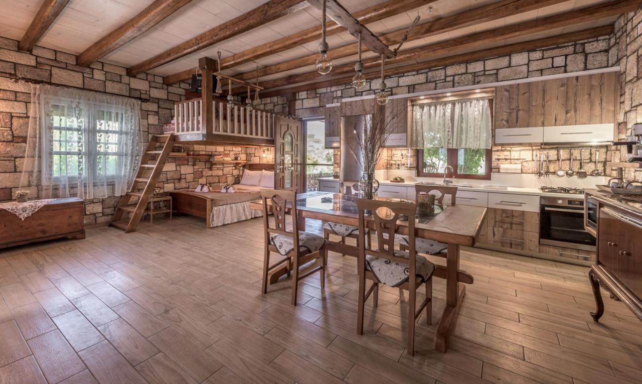 Emilia'S Little Farmhouses Agioi Anargyroi  ภายนอก รูปภาพ