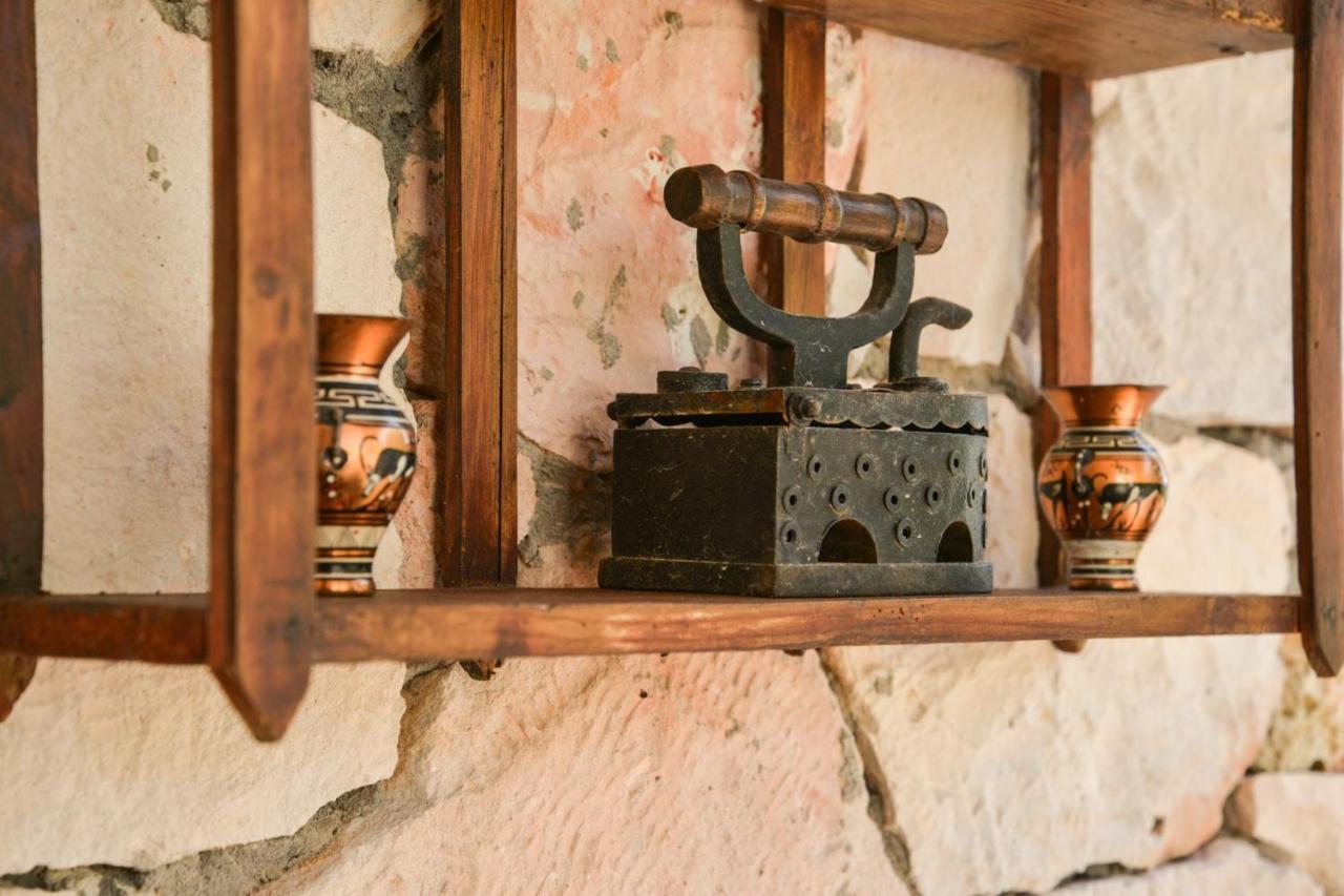 Emilia'S Little Farmhouses Agioi Anargyroi  ภายนอก รูปภาพ