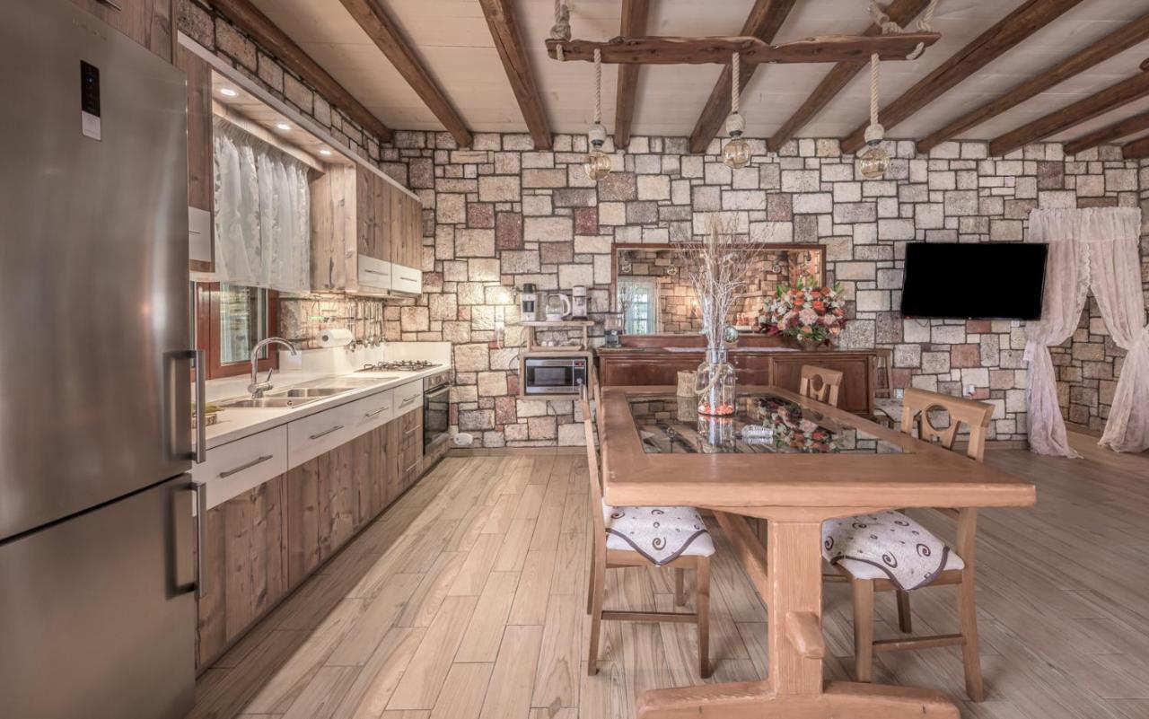 Emilia'S Little Farmhouses Agioi Anargyroi  ภายนอก รูปภาพ