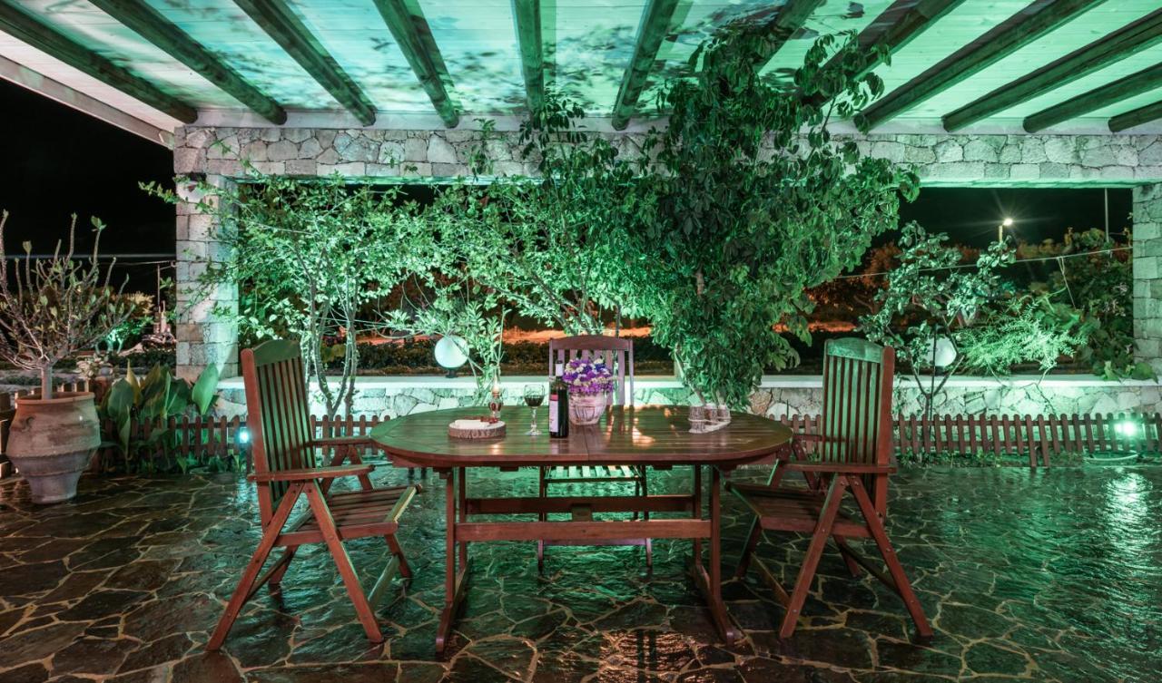 Emilia'S Little Farmhouses Agioi Anargyroi  ภายนอก รูปภาพ