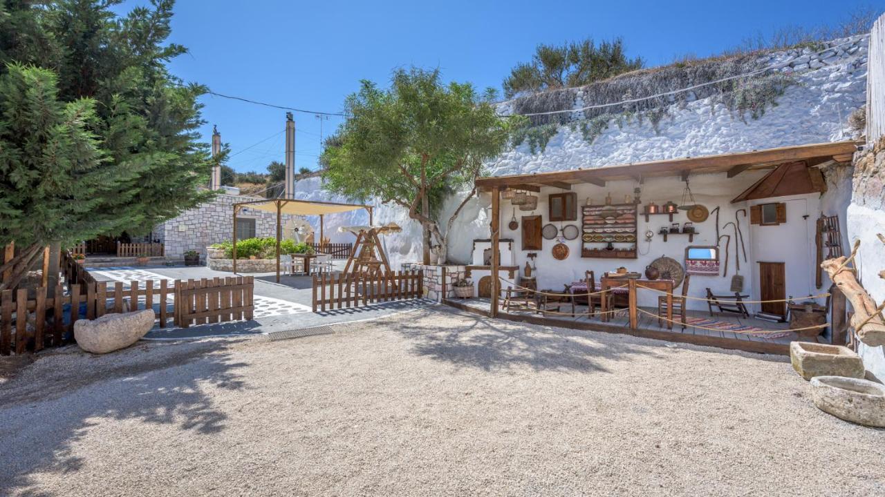Emilia'S Little Farmhouses Agioi Anargyroi  ภายนอก รูปภาพ