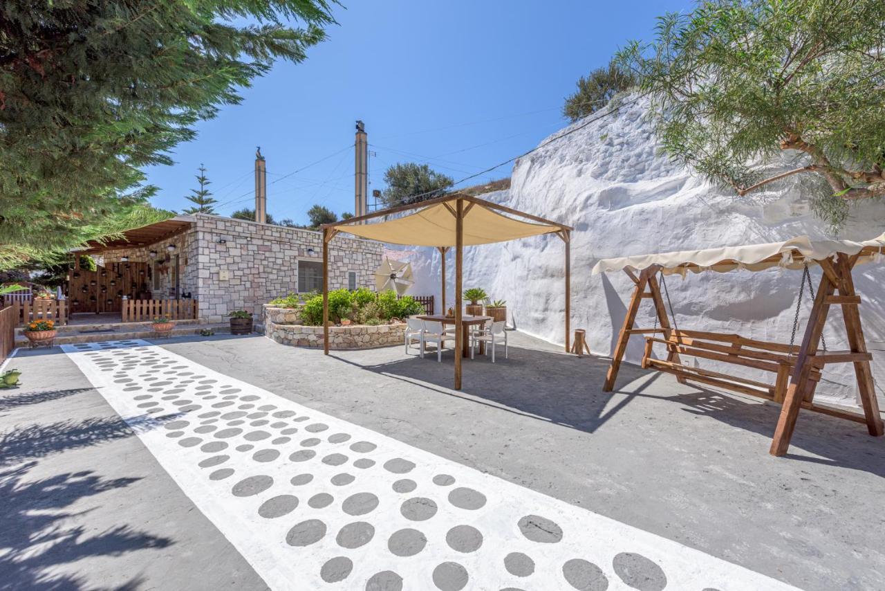 Emilia'S Little Farmhouses Agioi Anargyroi  ภายนอก รูปภาพ