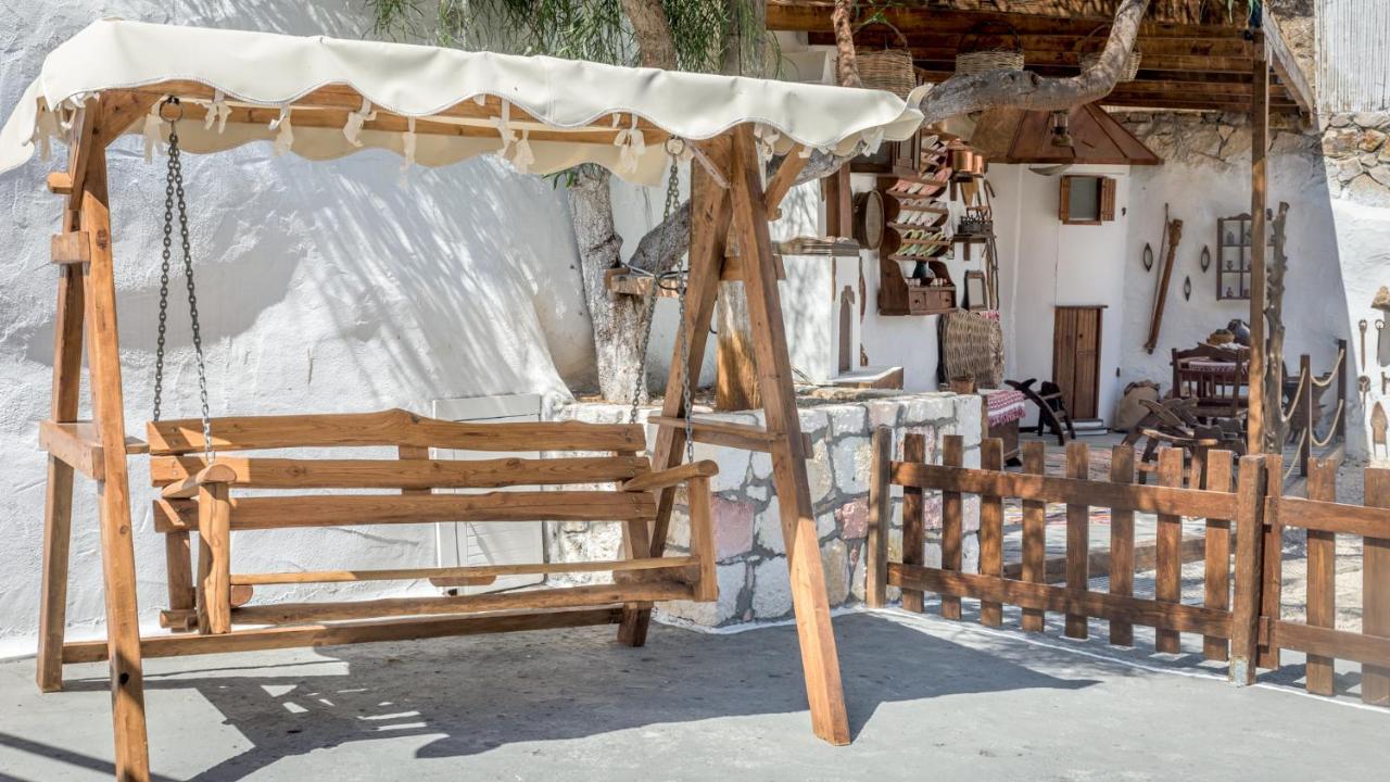 Emilia'S Little Farmhouses Agioi Anargyroi  ภายนอก รูปภาพ