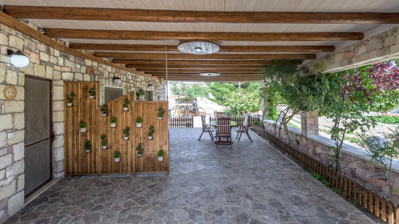 Emilia'S Little Farmhouses Agioi Anargyroi  ภายนอก รูปภาพ