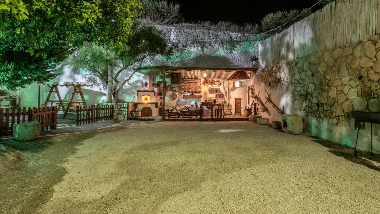 Emilia'S Little Farmhouses Agioi Anargyroi  ภายนอก รูปภาพ
