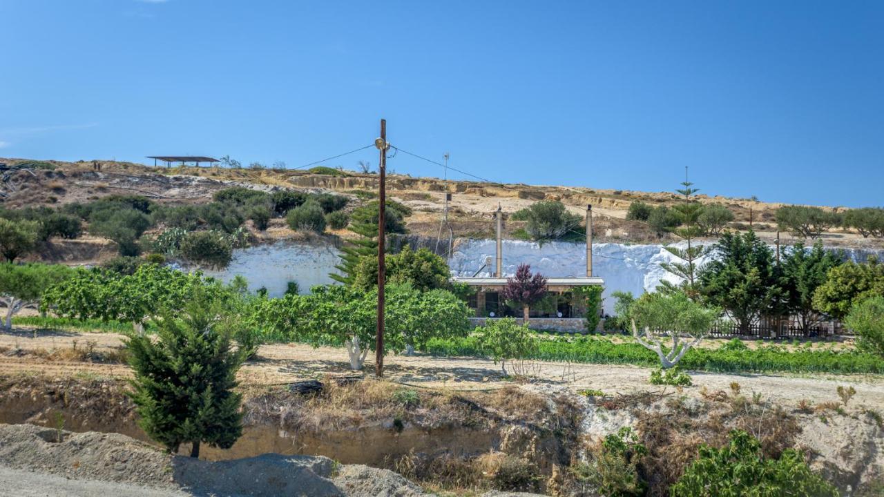 Emilia'S Little Farmhouses Agioi Anargyroi  ภายนอก รูปภาพ