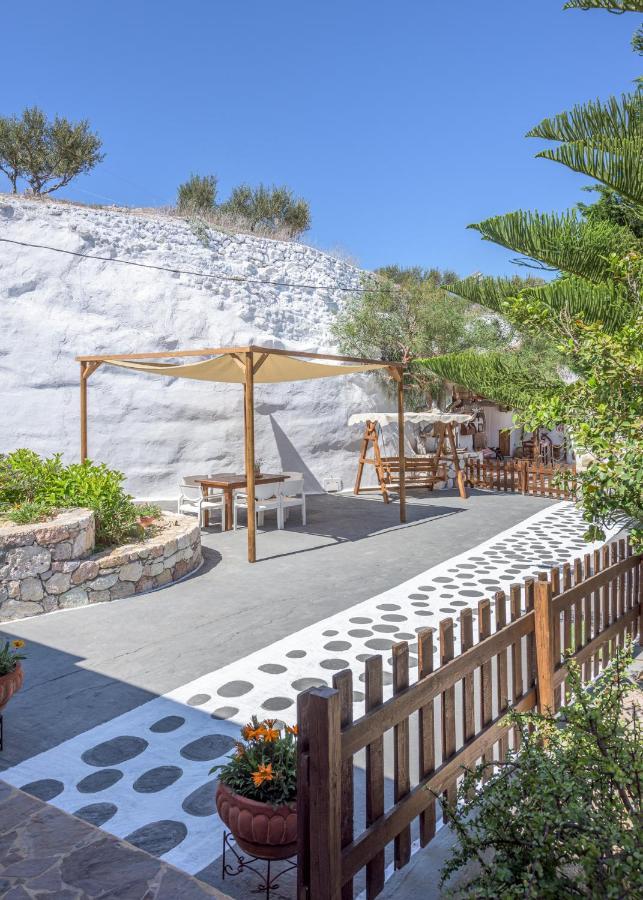Emilia'S Little Farmhouses Agioi Anargyroi  ภายนอก รูปภาพ